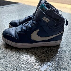 Nike Boys Court Borough Size 1